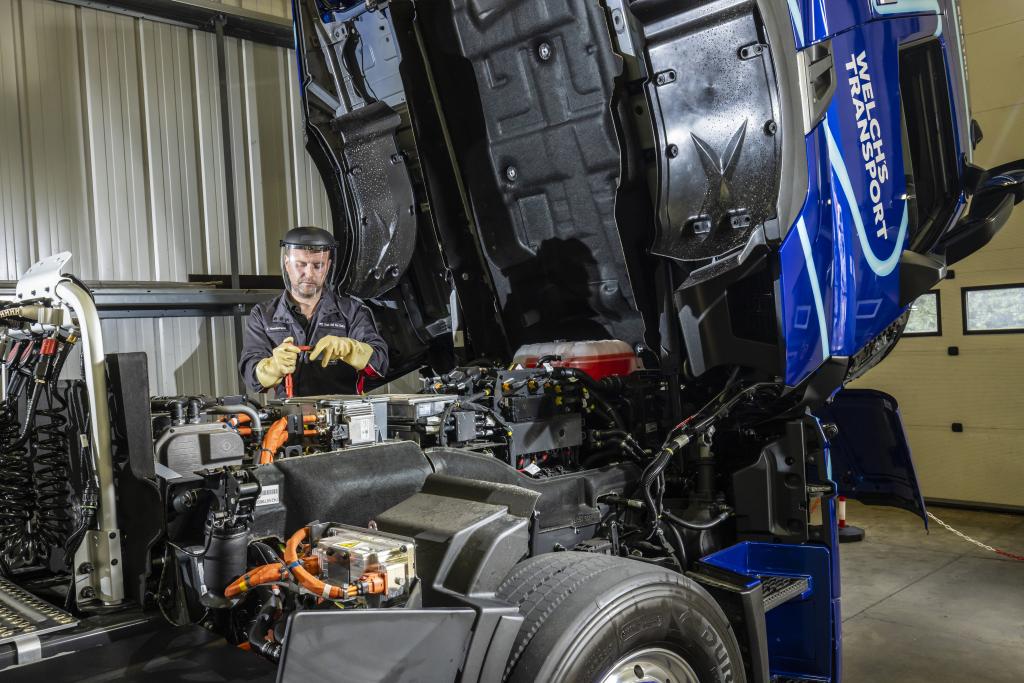 Man working on eHGV