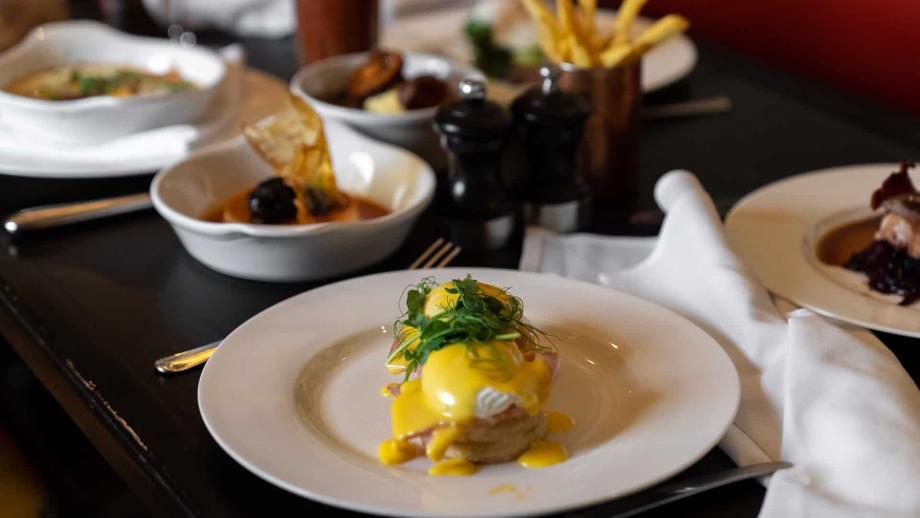 EGGS BENEDICT