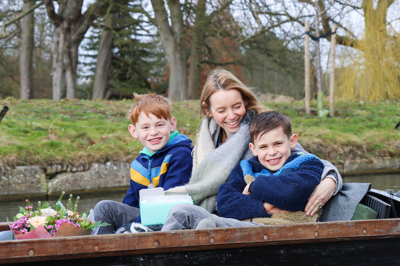 Punting-in-Cambridge-this-mother's-day-with-the-traditional-punting-company
