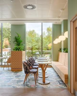 modern office_ Image courtesy of COEL