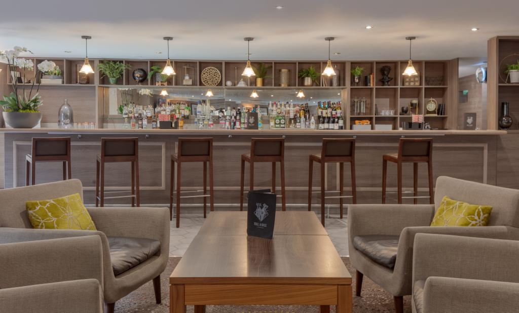 bar and lounge
