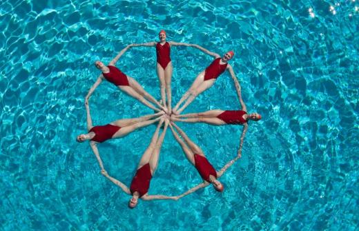 a pool with 7 synchronised swimmers in a circle