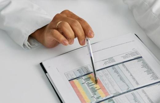Dr pointing to data 
