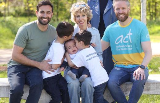 London Marathon runner Jack Sibbons with his twin sister, Amy De Silva, her husband Greg, and their children, Hugo, Dawson and Chester, with Amy and Jack's mum, Sally 