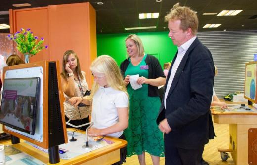 Mayoral of Cambridge with school children 