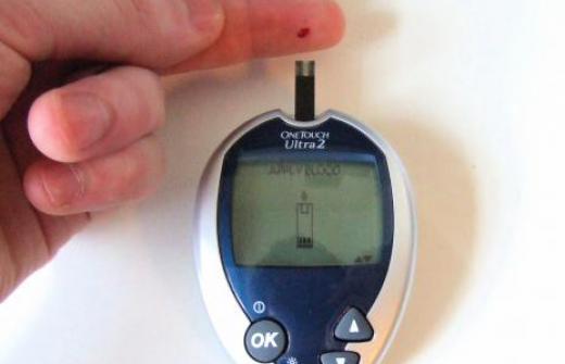 Blood glucose monitor