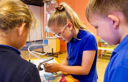 school children learning science 