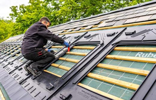 A Guide to Solar Panel Micro Inverters for Cambridgeshire Homeowners 
