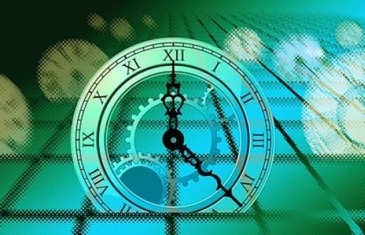 Image of a clock and others clocks behind it