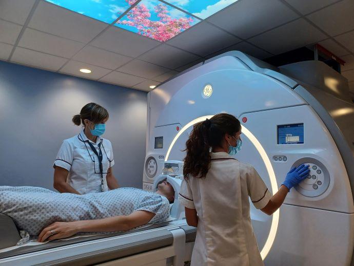 3.0 tesla magnetic resonance imaging (MRI) scanner