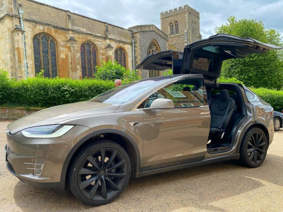 Electric Tesla Model X from e-Wave Green Airport Transfers, Cambridge