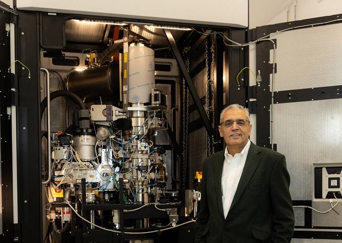 Harren Jhoti CEO Astex Pharmaceuticals (UK) with CryoEM facility used in drug discovery - copyright Astex  Pharmaceuticals (UK) Dec 2022