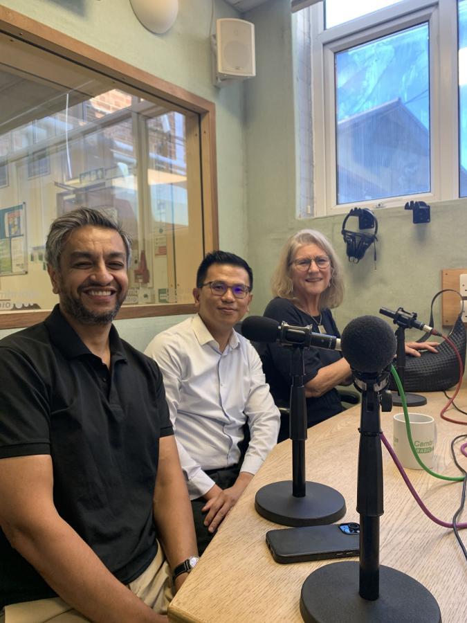 L-R Consultant Colorectal Surgeon Michael Powar with Siong-Seng Liau, a Consultant Hepatobiliary and Pancreatic Surgeon and Chair of the Robotic Steering Group at Addenbrooke’s with patient Stephanie Hemming