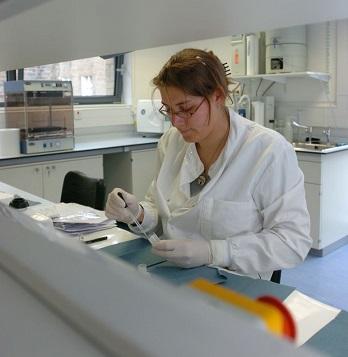 young woman at work in a biomed laboratory