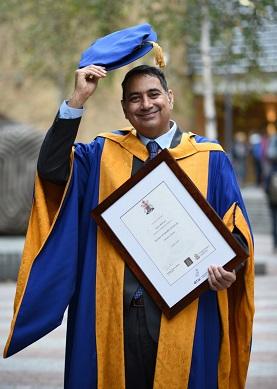 Pioneering retinal expert receives honorary degree | Cambridge Network