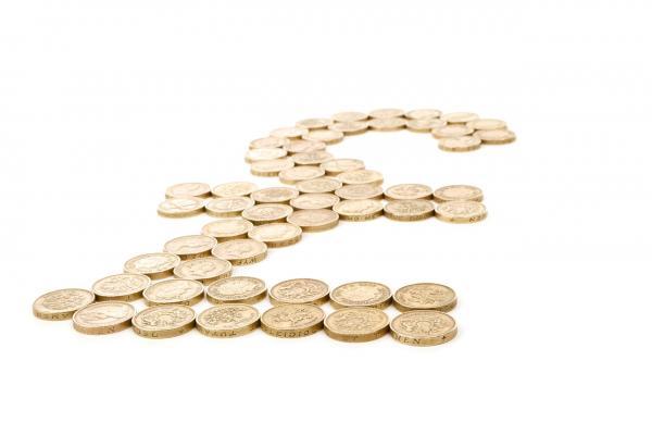 pound sign laid out in pound coins_Image by PublicDomainPictures from Pixabay