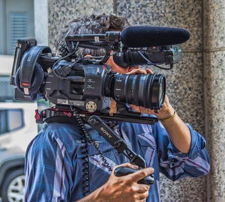TV cameraman_ Image by Bruce Emmerling from Pixabay