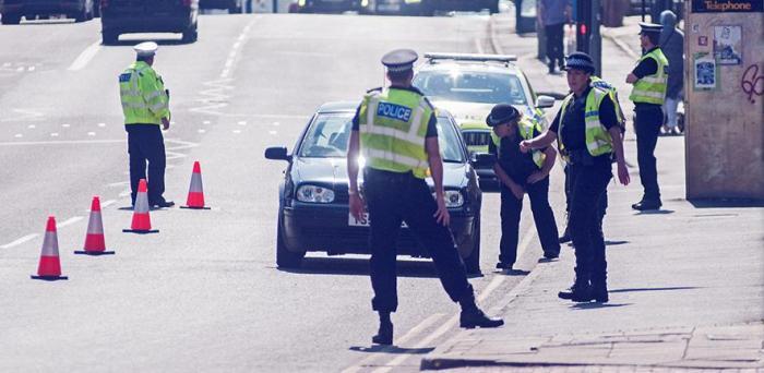  Police stopping traffic in UK lockdown  Credit: Tim Dennell