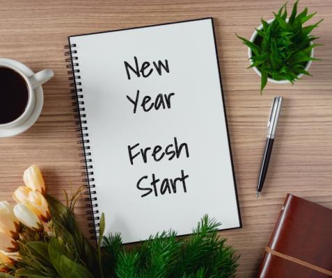 Notebook saying' New year, fresh start' / www.canva.com