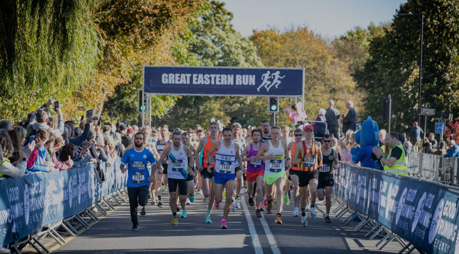 peoplel running in great eastern run 
