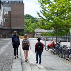 students arrive in Cambridge